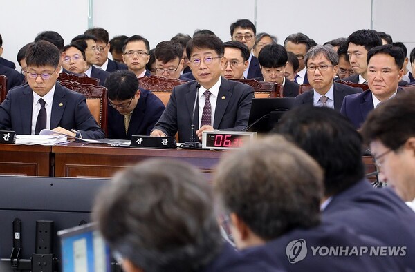 박상우 국토교통부 장관이 7일 오전 정부세종청사 국토교통부에서 열린 2024년도 국회 국토교통위원회 국정감사에서 여야 의원들의 질의에 답하고 있다.@연합뉴스