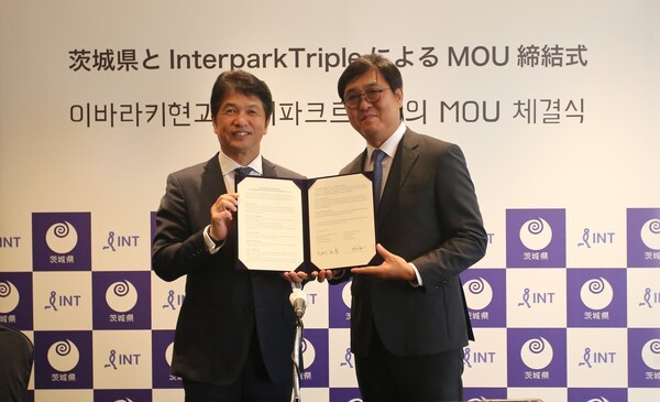 (오른쪽부터) 최휘영 인터파크트리플 대표, 오이가와 가즈히코 이바라키현 지사. [제공=인터파크트리플]