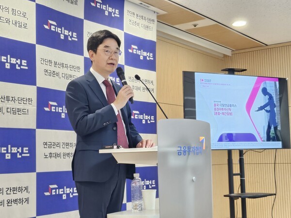 김성준 흥국자산운용 상품전략본부장이 11일 금융투자협회 기자실에서 ‘흥국디딤연금플러스’ 펀드 출시 간담회에서 인사말을 하고 있다. ⓒEBN