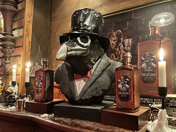 페르노리카 코리아의 프리미엄 블렌디드 스카치 위스키 '더 디콘'. EBN