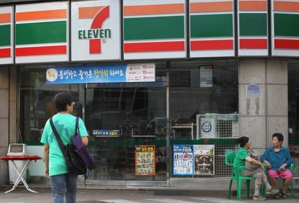 편의점 세븐일레븐을 운영하는 코리아세븐이 희망퇴직을 단행한다. [제공=연합]
