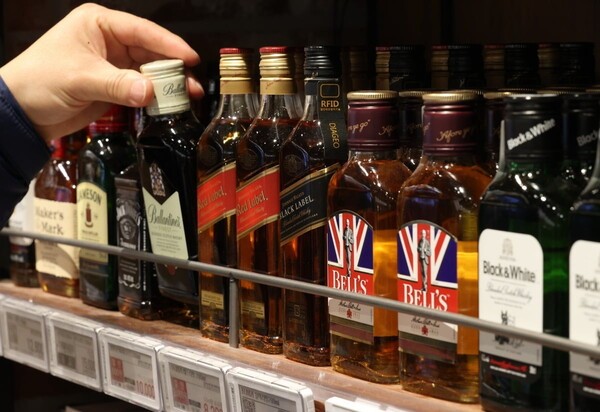 위스키 시장이 급격히 둔화되면서 업계가 차별화 전략을 모색하고 있다. 연합뉴스