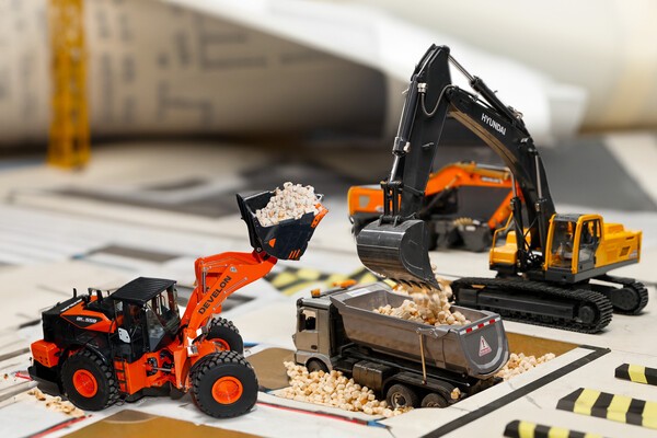 HD현대사이트솔루션 RC 건설기계 모델. [제공=HD현대사이트솔루션]