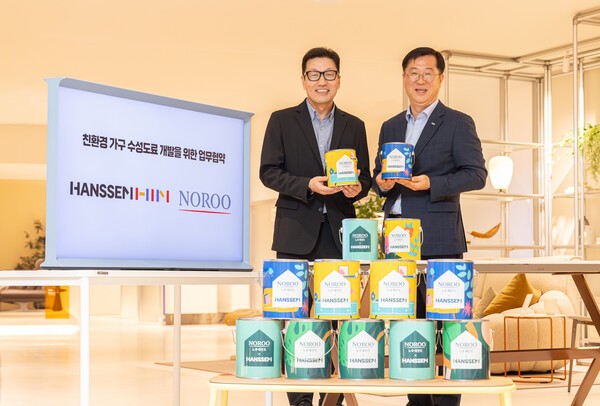 (왼쪽부터)고영남 한샘 연구소장, 김학근 노루페인트 상무. [제공=노루페인트]