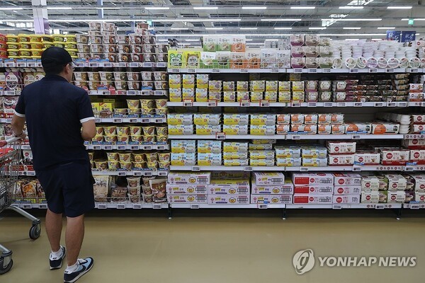 농식품 수출이 늘어나고 있지만 외국산 원료를 주로 사용하는 가공식품의 수출만 늘어난 것으로 나타났다. 연합뉴스