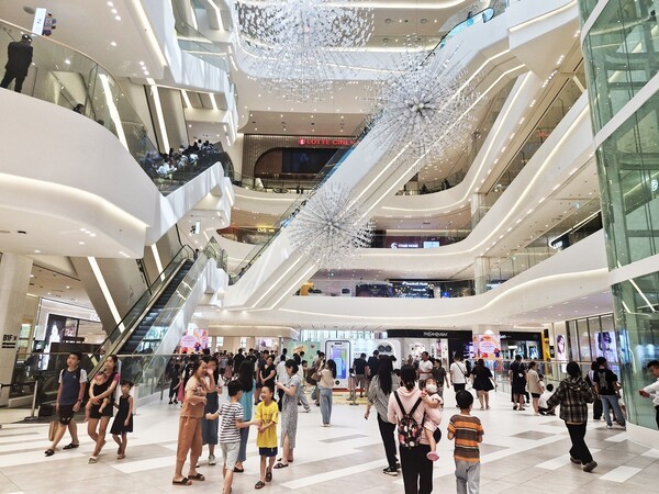 롯데몰 웨스트레이크 하노이 내부 모습. [제공=롯데백화점]