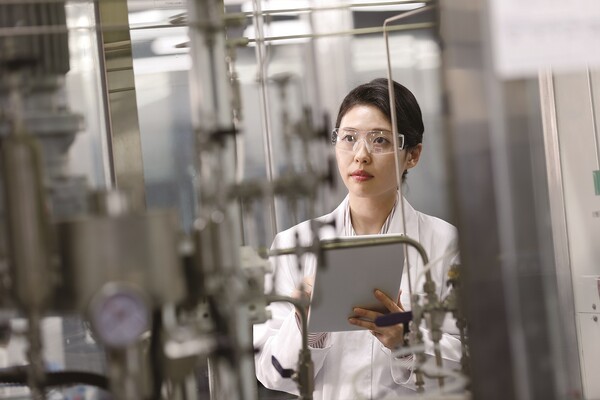 금호석유화학 중앙연구소 연구원. [제공=금호석유화학]