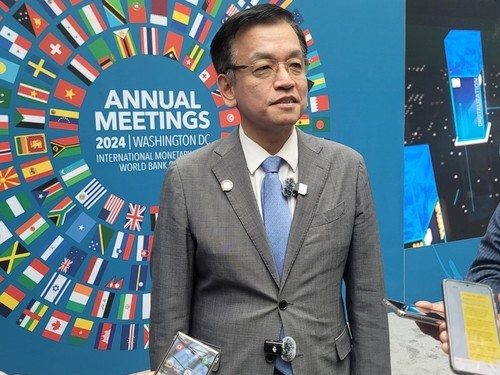 특파원단에 방미 결과 설명하는 최상목 경제 부총리. 최상목 경제 부총리 겸 기획재정부 장관이 25일(현지시간) 워싱턴DC에서 열린 세계은행(WB)과 국제통화기금(IMF) 연례회의에 참석한 뒤 특파원들과 만나 방미 성과와 한국 경제 상황에 대해 설명하고 있다. [제공=연합뉴스]