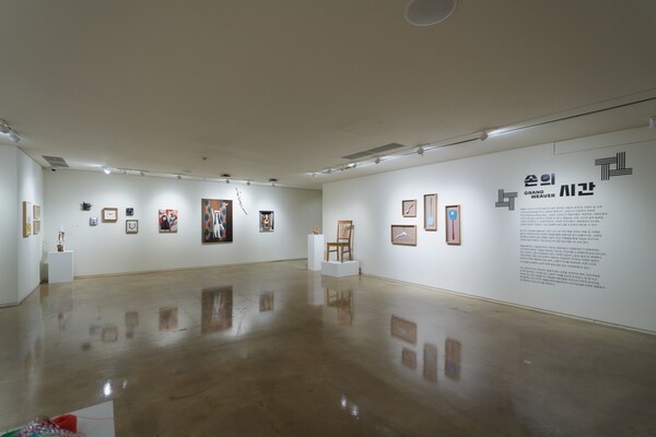 한솥도시락이 ‘손의 시간’ 전시를 오는 12월 1일까지 본사 사옥 지하 1층에 위치한 한솥아트스페이스에서 무료로 개최한다. 한솥도시