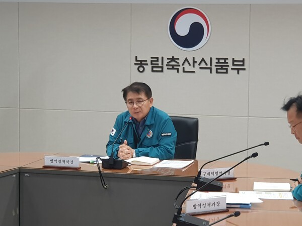 농림축산식품부는 29일 오전 최정록 방역정책국장 주재로 럼피스킨 방역대책본부 회의를 열고, 관계부처 및 지자체와 함께 발생 상황과 방역 대책을 점검했다. 농식품부