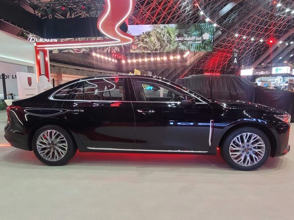 홍치(Hongqi) 전시관에 전시된 자동차