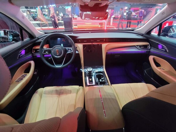 홍치 자동차 내부