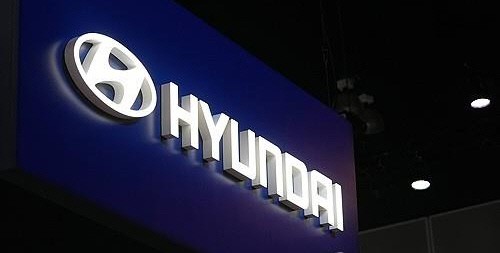 주고받기식 공개매수가 치열했습니다. 고려아연과 영풍그룹의 경영권 분쟁을 말합니다. 이 뒤에서 미소 짓고 있는 기업이 있네요. 바로 ‘현대차’입니다.[제공=연합뉴스]