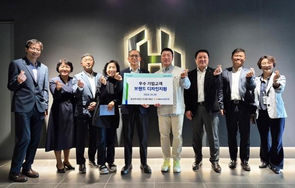 NH농협은행은 지난 29일 제주시 혼디축산 본사에서 우수 중소기업 상생의 일환으로 브랜드 디자인 컨설팅을 실시했다.