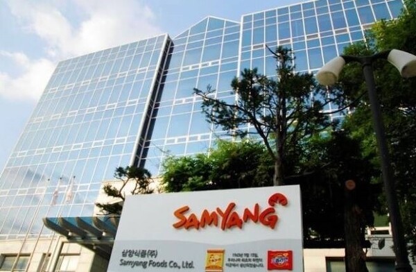 ‘불닭볶음면’ 판매 호조로 삼양식품 주가가 고공행진하면서 이 회사 오너일가도 돈방석에 앉게 됐다. [제공=삼양식품]