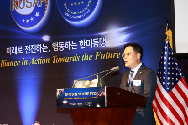 손재일 한화에어로스페이스·한화시스템 대표가 30일 오후 서울 중구 조선호텔에서 열린 한미동맹컨퍼런스 제1회 한미동맹대상 시상식에서 대상 수상 후 수상소감을 밝히고 있다. [제공=한화에어로스페이스]