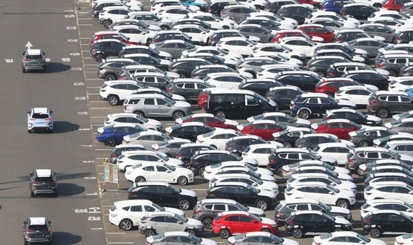 우리나라 승용차 수출액이 지난 2022년 1분기 이후 10분기만에 감소한 것으로 나타났다. [제공=연합]