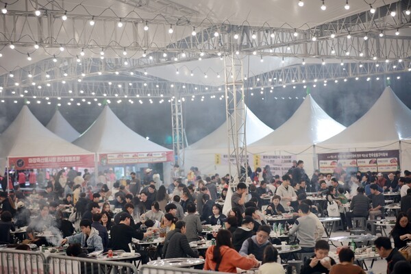 한우숯불구이 행사가 열리고 있다. 전국한우협회