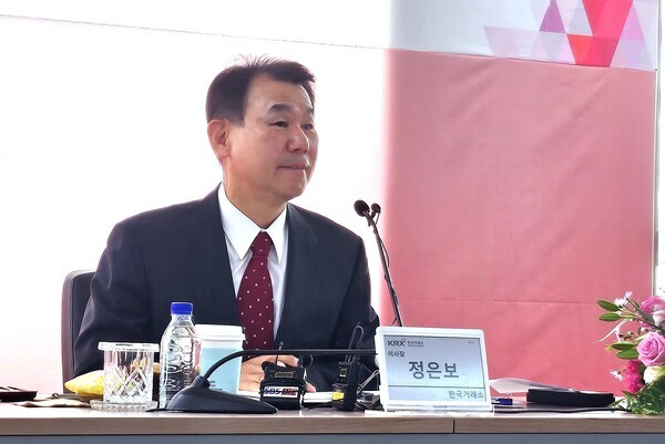 정은보 한국거래소 이사장이 31일 ‘기업 밸류업 프로그램 지원을 위한 기업 밸류업 펀드 조성 협약식 및 ETF 출시 업계 간담회’에서 인사말을 하고 있다. ⓒEBN