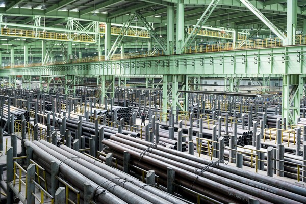 중국 제철소에서 생산된 강관제품이 출하를 기다리고 있다 [제공=세계철강협회]