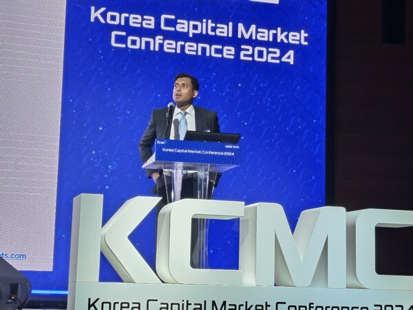 믹소 다스(Mixo Das) JP모건 아시아 주식전략가(Asia Equity Strategist)가 4일 서울 여의도 콘래드 호텔에서 열린 ‘한국 자본시장 컨퍼런스(KCMC 2024)’에서 외국인 투자자 입장에서 본 한국증시에 대해 발표하고 있다. ⓒEBN