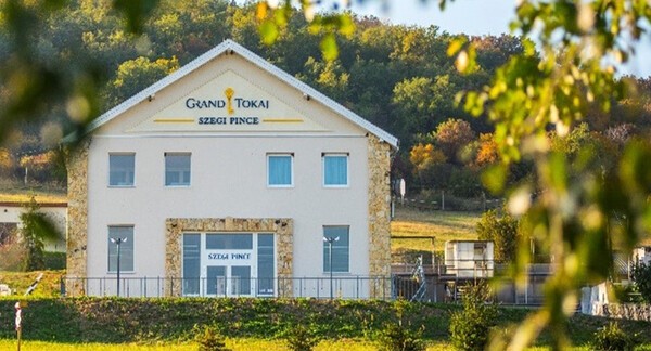 토카이 와인 와이너리 전경. 토카이와인 와이너리