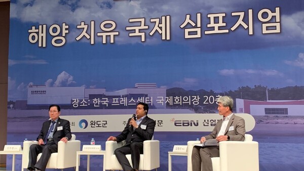 8일 한국 프레스센터에서 열린 '해양 치유 국제 심포지엄'에서 프라산 티바리 인도 아유르베다 의사협회장 교수가  완도해양치유센터에 아유르베다 도입 가능성에 대해 설명하는 모습. [제공=EBN]