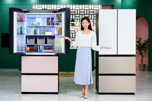 삼성전자 모델이 '비스포크 AI 김치플러스'를 소개하고 있다. [출처=삼성전자]