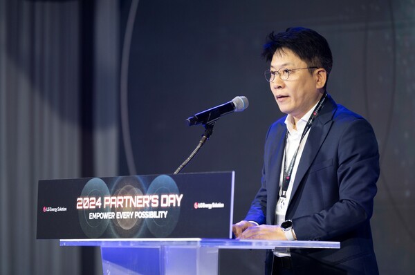 LG에너지솔루션 CEO 김동명 사장이 2024 파트너스데이 행사에 참석해 환영사를 하고 있다. [제공=LG엔솔]