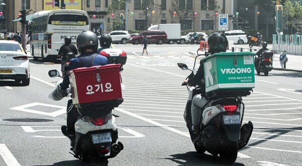 배달 수수료율을 점포 매출 규모에 따라 달리 적용하는 '차등 수수료' 도입에 따라 점주 부담이 최대 36% 줄어든다는 분석이 나왔다. [제공=연합]