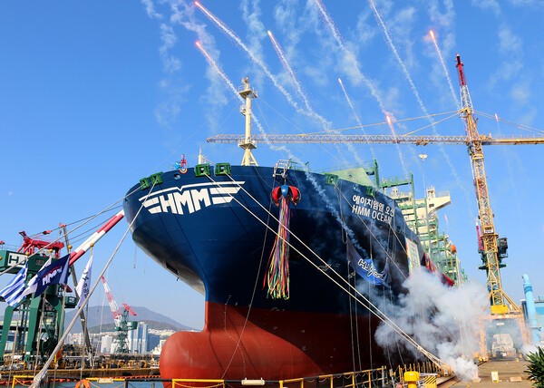 21일 부산 영도 HJ중공업에서 열린 HMM 오선호/스카이호 명명식 모습. [