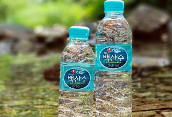 농심이 다음 달부터 생수 백산수 출고가를 인상한다. [제공=연합]