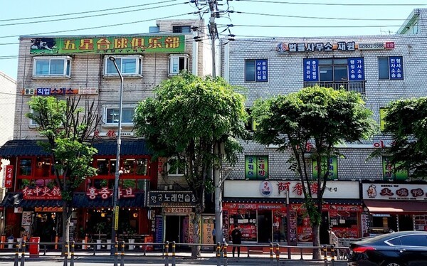 서울의 한 거리 풍경. 지난해 국내 소매ㆍ음식업자 5곳 중 1곳이 문을 닫았다.[제공=ebn]