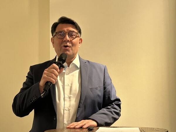 프란츠 호튼(Frantz Hotton) 페르노리카 코리아 대표가 27일 서울 강남구에서 열린 '발렌타인 40주년 두번째 에디션' 기자간담회에서 페르노리카 비전을 소개하고 있다. EBN