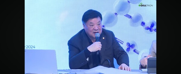 서정진 셀트리온 회장이 27일 홍콩에서 열린 투자설명회에서 직접 발표하고 있다. [제공=셀트리온 유튜브 캡쳐]