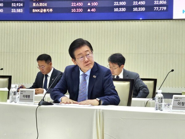 이재명 더불어민주당 당대표가 28일 서울 한국거래소 사옥에서 진행된 ‘대한민국 주식시장 활성화 TF’ 현장 간담회에서 상법 개정에 대한 의지를 드러냈다. ⓒEBN