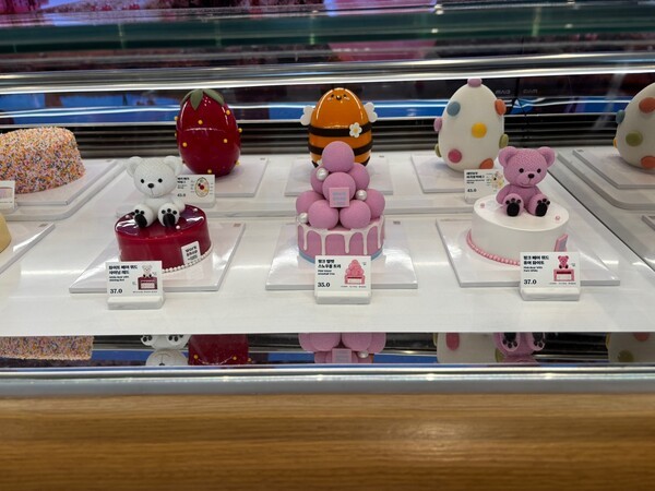 SPC배스킨라빈스는 28일 서울 강남구 워크샵 바이 배스킨라빈스 매장에서 2024 크리스마스 케이크 쇼케이스를 진행했다. [사진=EBN]