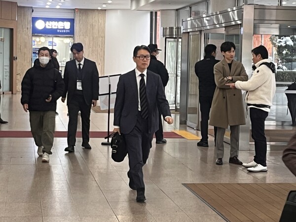 ​28일 개최된 한미사이언스 임시 주총에 참석하는 임종훈 한미사이언스 대표. [제공=연합]