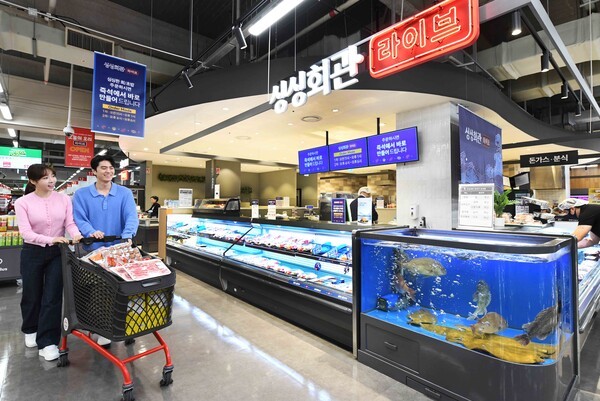 ‘홈플러스 메가 푸드 마켓 라이브’ 강서점이 28일 리뉴얼 오픈했다. [제공=홈플러스]