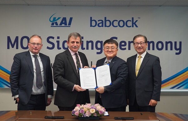 오른쪽부터  KAI 강구영 사장, 조우래 부문장, Babcock 마크 골드삭 총괄, CEO 데이비드 락우드[제공=KAI]