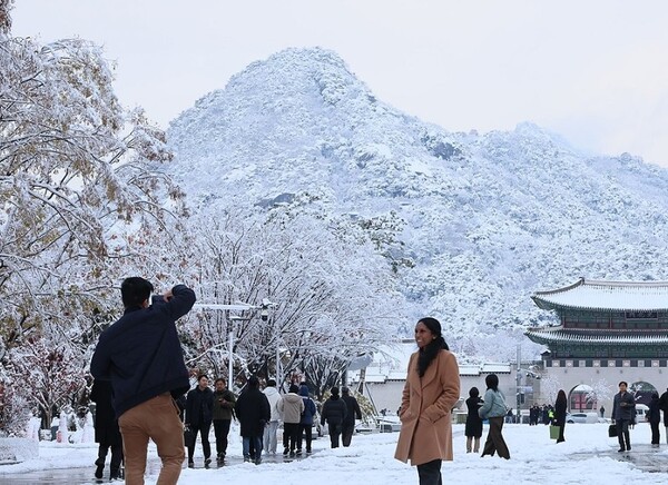 지난 달 한국을 찾은 외국인 관광객이 총 160만명에 달해 지난해 같은 기간 대비 30.1% 증가한 것으로 나타났다. [제공=연합]