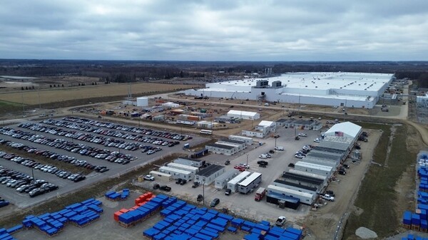 LG에너지솔루션과 GM이 미국 미시간주 랜싱에 건설한 얼티엄셀즈 3공장. [제공=LG엔솔]