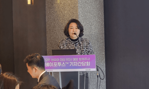사노피 한국법인 배경은 대표가 3일 서울 플라자호텔에서 열린 'RSV 예방 항체주사 베이포투스TM 기자간담회'에서 인사말을 하고 있다. [제공=EBN]