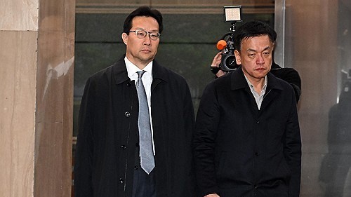 최상목 부총리 겸 기획재정부 장관이 4일 오전 서울 정부서울청사에 들어서고 있다. 이날 그는 사퇴 의사를 밝혔다. [제공=연합]