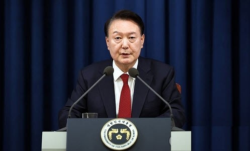 윤석열 대통령이 3일 밤 서울 용산 대통령실 청사에서 긴급 대국민 특별 담화를 하고 있다.[제공=대통령실]