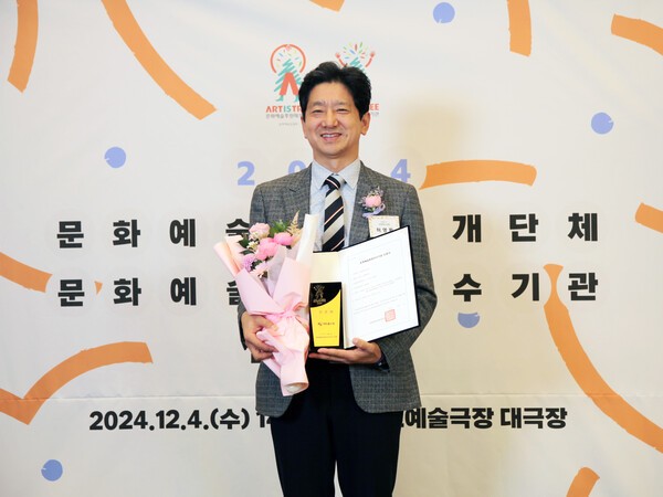 NS홈쇼핑이 ‘문화예술후원 매개단체 및 우수기관’ 인증을 받았다. NS홈쇼핑 미디어전략본부 허영환 이사 모습. [제공=NS홈쇼핑]