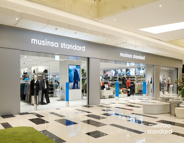 복합쇼핑문화 랜드마크 IFC몰이 젊은 직장인 고객을 타깃으로 한 영패션 브랜드를 대거 오픈하는 등 대대적인 MD 개편에 나섰다. [제공=IFC몰]