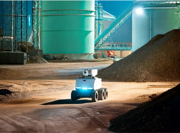 현장에 도입된 야간 순찰로봇. [제공=삼표그룹]