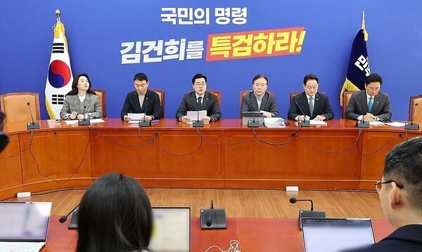 기자간담회에서 발언하는 박찬대 원내대표 [제공=연합]