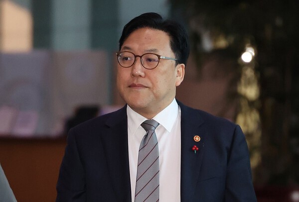 금융위원회 김병환 위원장이 9일 오전 서울 종로구 정부서울청사로 들어서고 있다. [제공=연합]